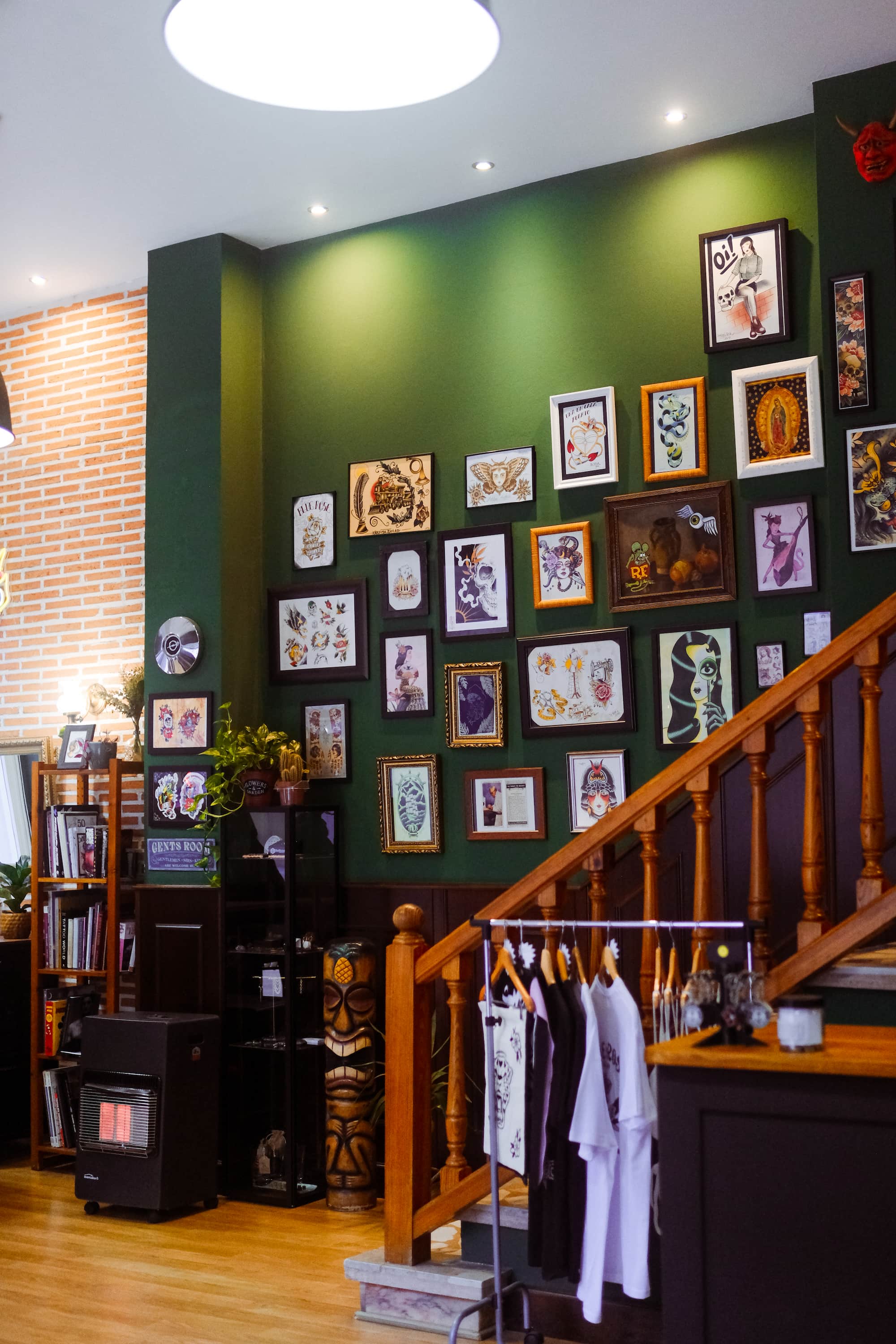 Blue Rose Tattoo · Estudio